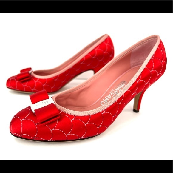 SALVATORE FERRAGAMO Carla Quilted Red Satin Fabric Bow Vara Heel Pumps Size 6 - Picture 1 of 13
